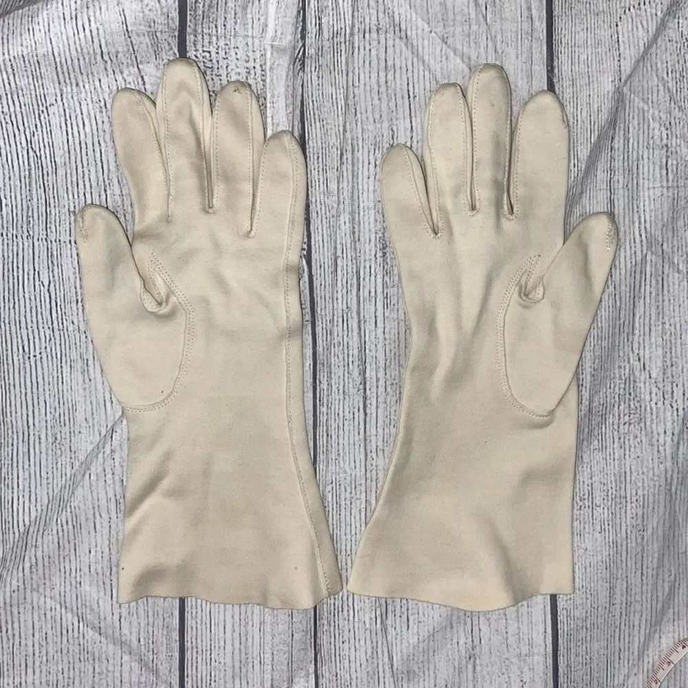 Vintage girls gloves beige color w/embroidered stitching sz small